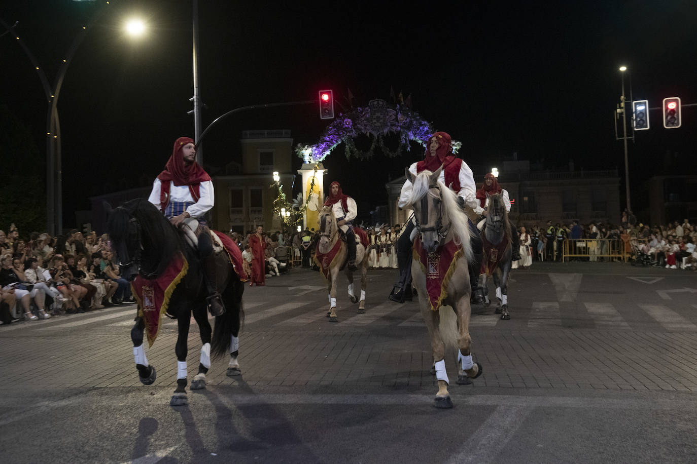 El gran desfile de Moros y Cristianos en Murcia, en imágenes