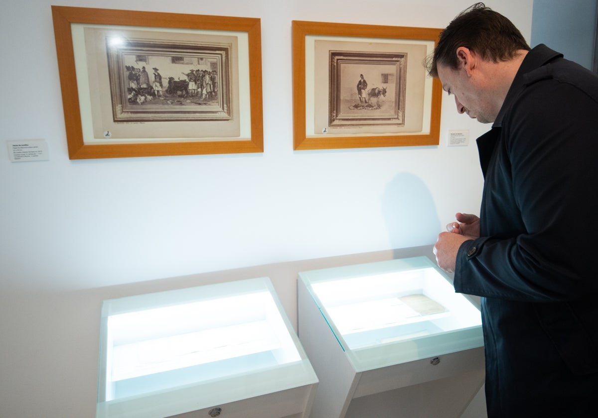 Dos fotografías que realizó Jean Laurent de obras de Rosales pintadas en Murcia que se vendieron como postales de Murcia durante un tiempo. Las reproducciones se pudieron ver en papel de albúmina sobre cartón se pudieron ver en el Mubam en 2023 como parte de la colección López Delgado.