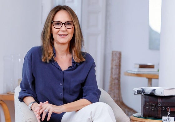 La escritora María Dueñas, autora de exitos editoriales como 'El tiempo entre costuras', acaba de publicar su sexta novela.