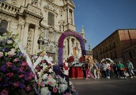 Imagen de archivo de una ofrenda floral de un año anterior.