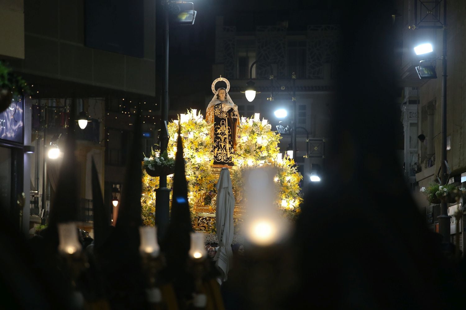La procesión del Santo Entierro en Cartagena, en imágenes