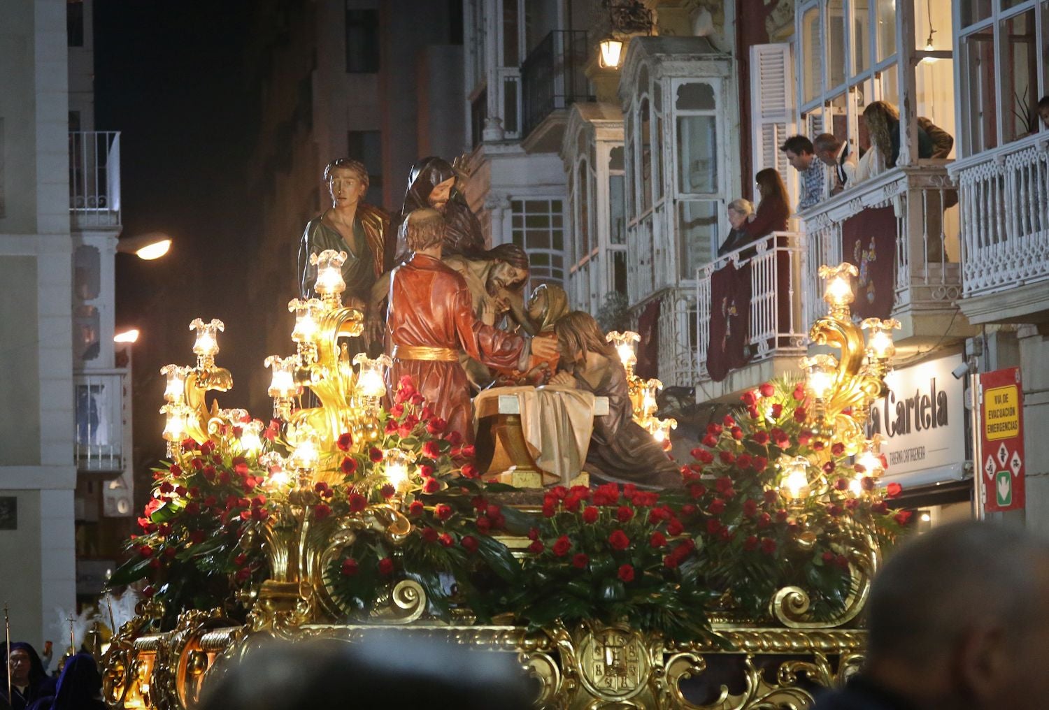 La procesión del Santo Entierro en Cartagena, en imágenes
