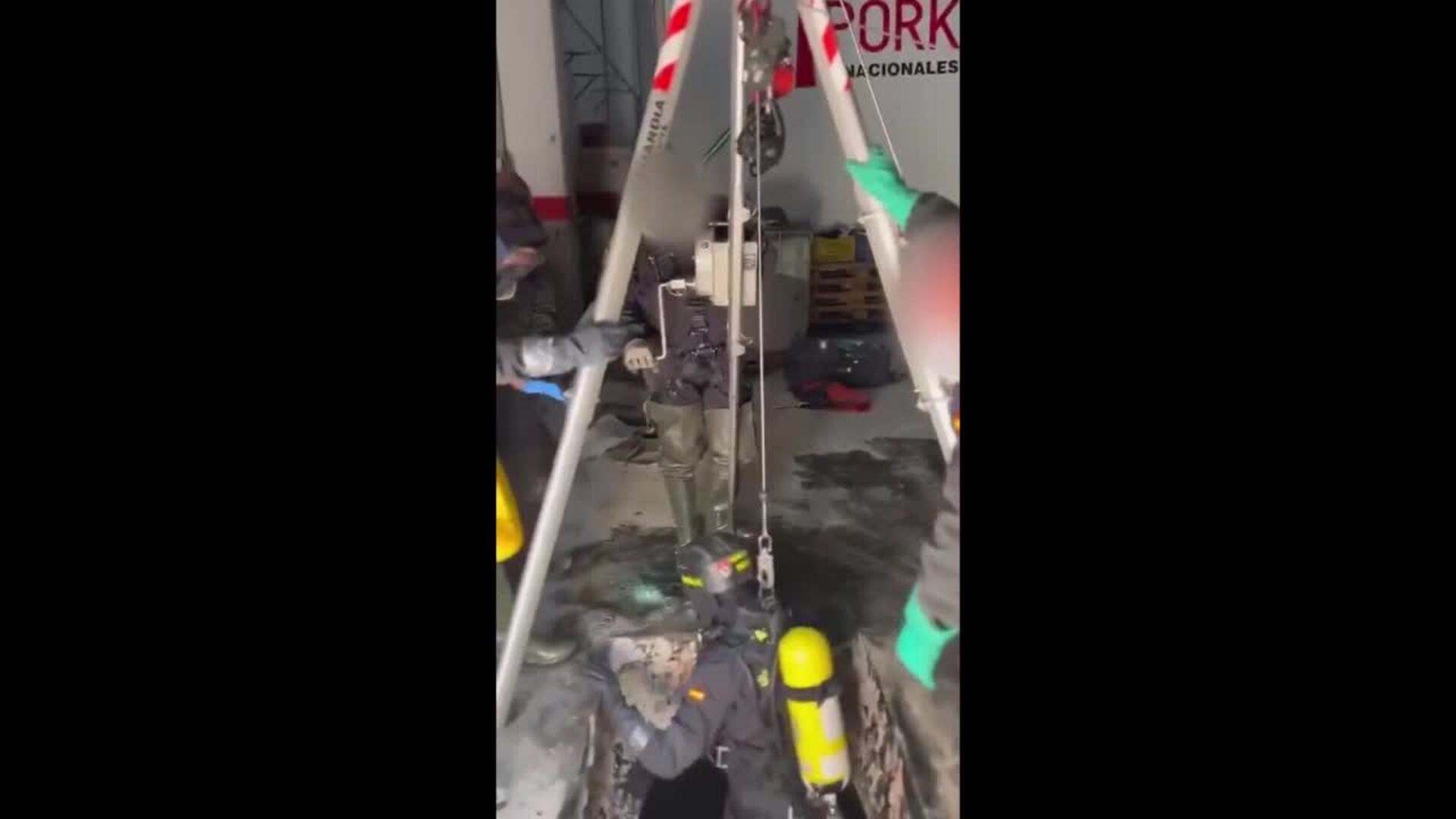 Así se recuperaron los cuerpos hallados en la nave de Librilla