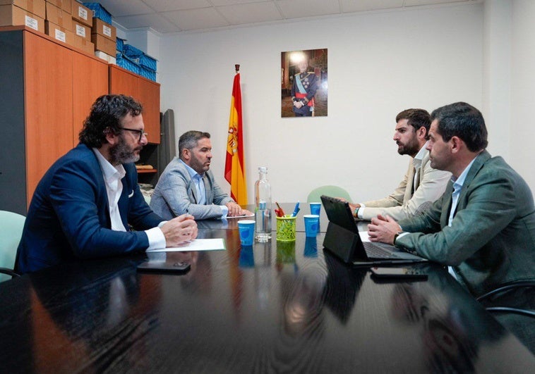 El presidente y secretario general de Croem, Miguel López Abad y Ramón Avilés, con José Ángel Antelo y Rubén Martínez Alpañez, de Vox