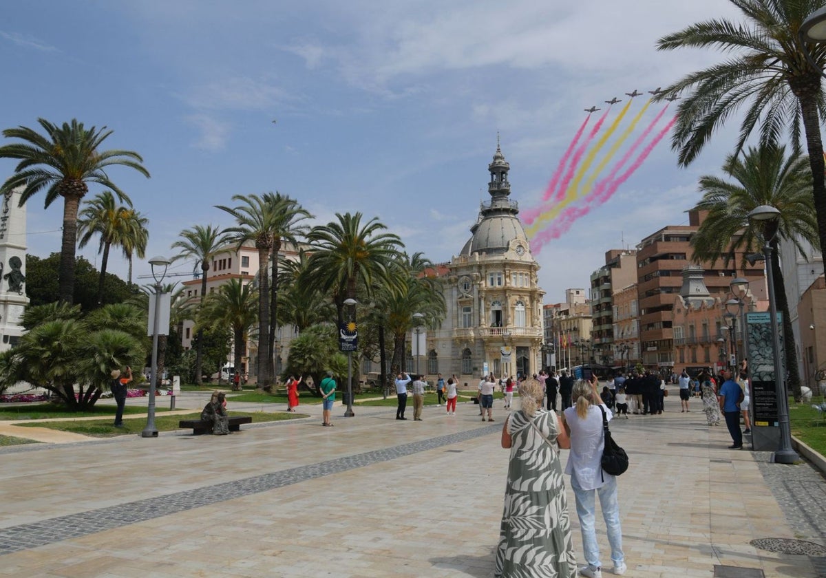La Patrulla Águila se despide de Cartagena