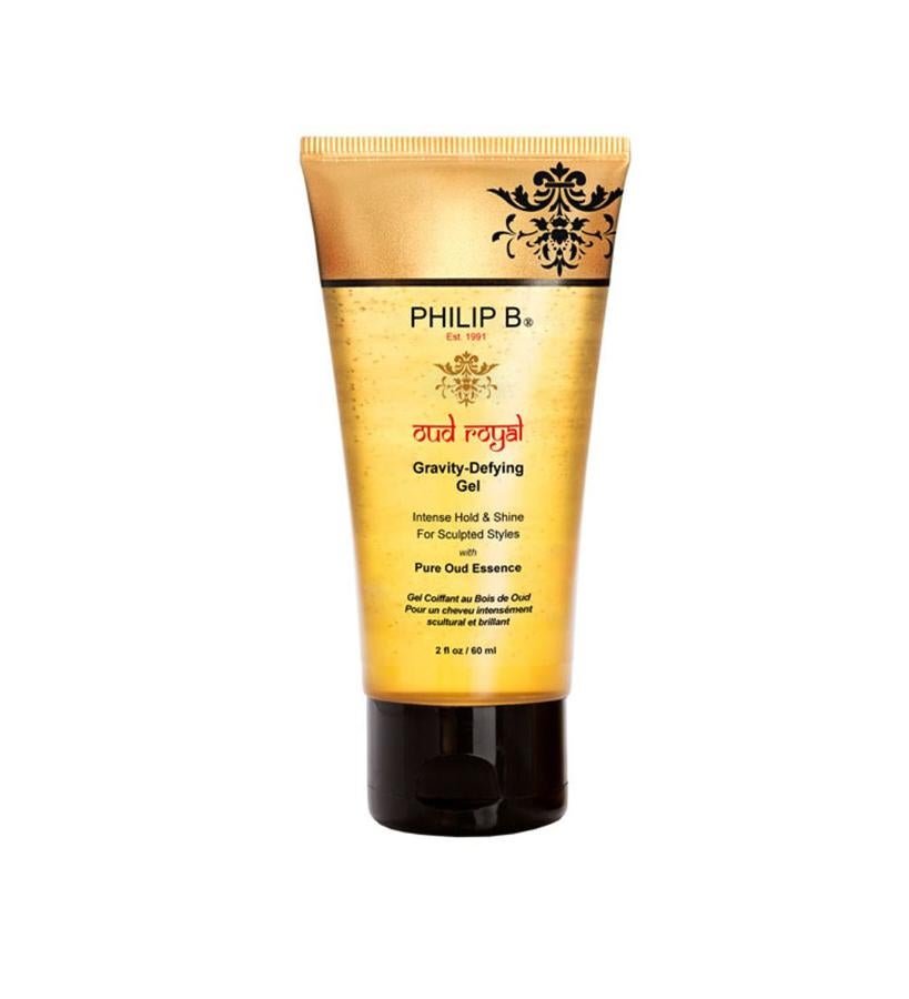 Se trata de un producto de acabado profesional y fijación intensa, que aporta brillo superlativo, para peinados hacia atrás o estilos estructurados y esculpidos. Su fijación ultrafirme sin residuos ni efecto de pelo tieso ni descamación, gracias a los polímeros que incorpora la fórmula. La glicerina añade hidratación, brillo, acabado sedoso y sin encrespamiento y el extracto de bambú y esencia pura de oud –madera de agar- aportan un aroma silvestre, cálido y amaderado. (34,95 €).