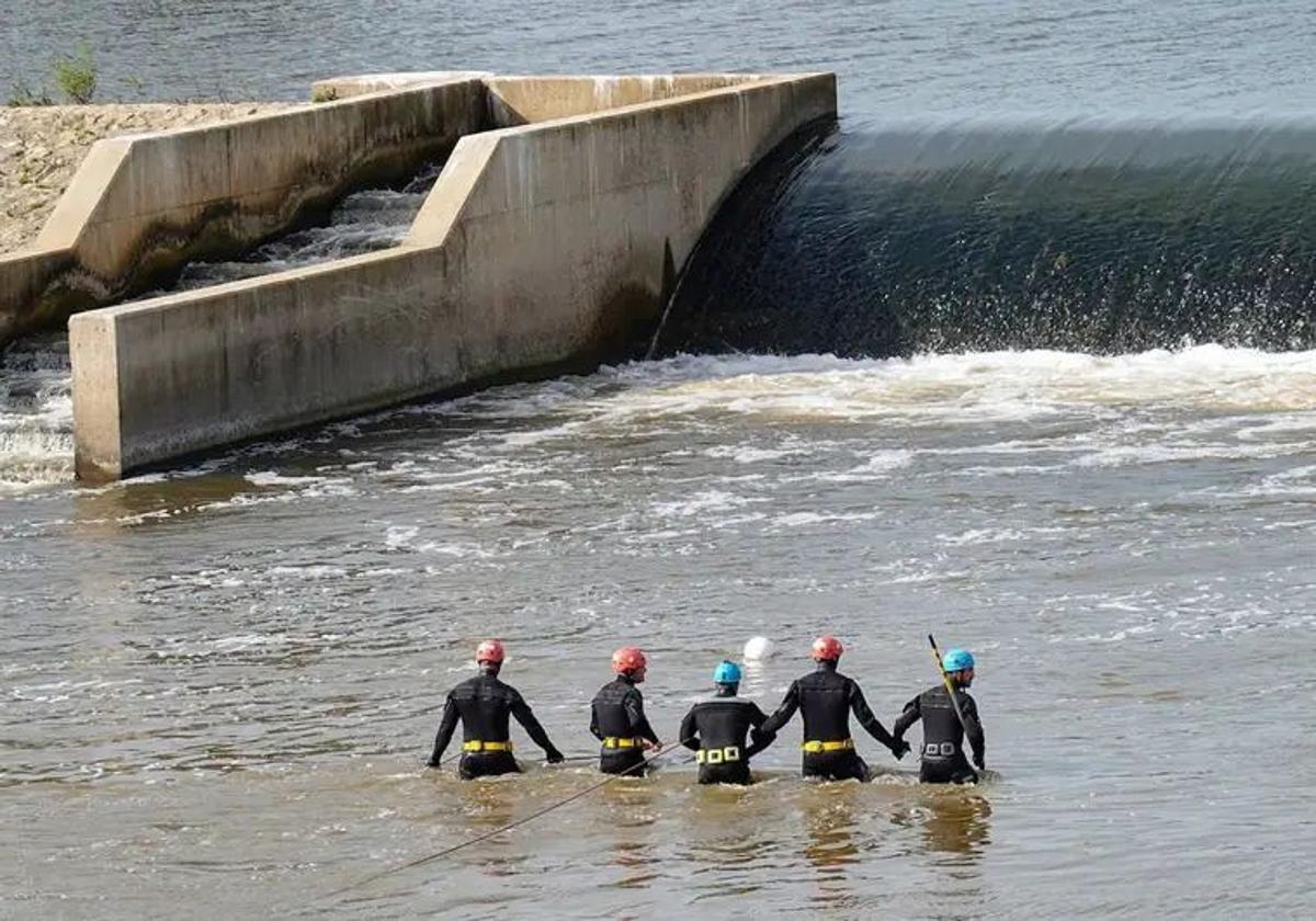 Encuentran muerto al menor que desapareció mientras nadaba en el Guadiana en Badajoz