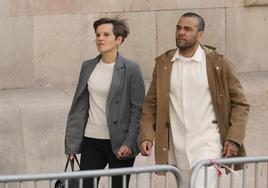 Alves se persona por primera vez ante el juez tras salir de prisión