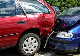 Las indemnizaciones suben en verano: qué hacer tras los accidentes en la operación salida