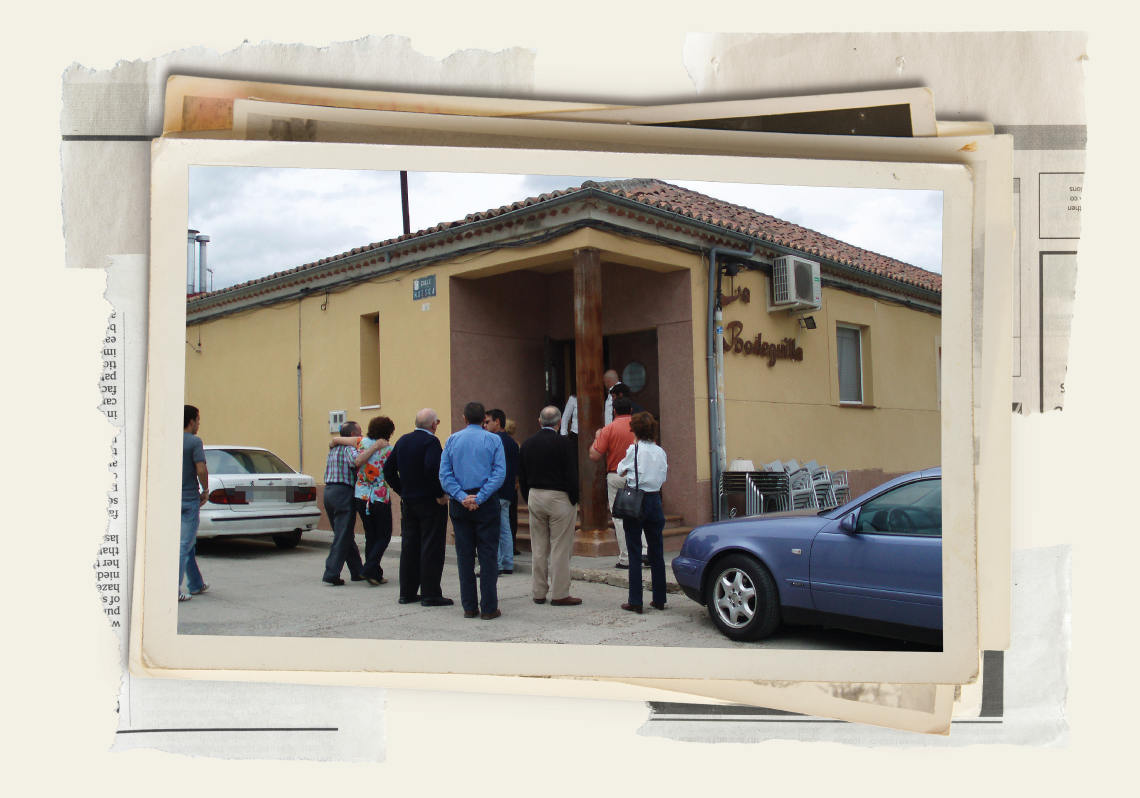 Familiares y amigos de la Víctima, en el lugar del crimen