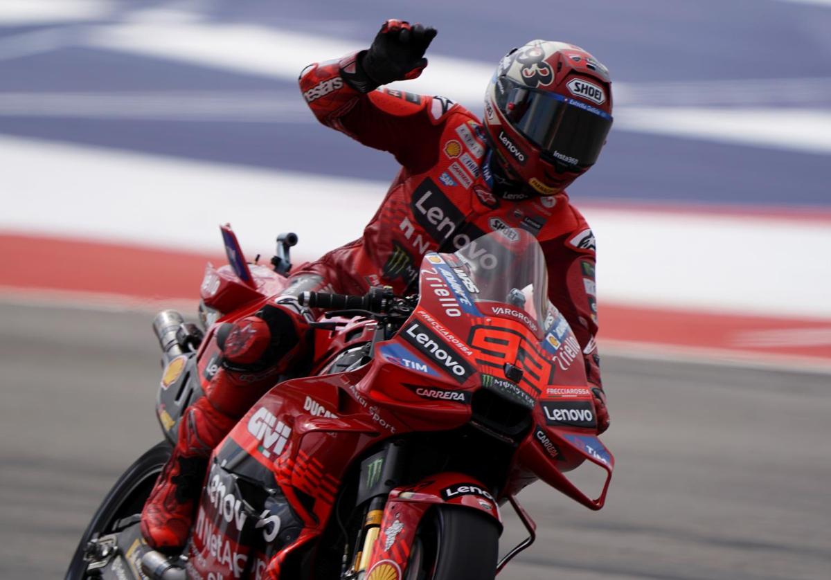 Marc Márquez celebra su pole en Austin.