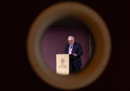 El presidente del TC, Cándido Conde-Pumpido, en su intervención en los desayunos de Ateneo de Madrid.