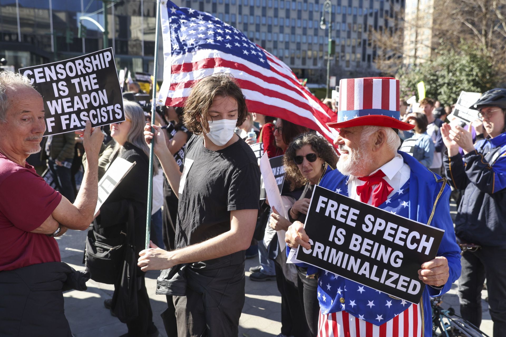 La Universidad de Harvard dice 'no' a Trump y defiende su independencia
