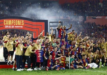 El Barça alza la Copa y asesta una puñalada mortal a un bravo Madrid