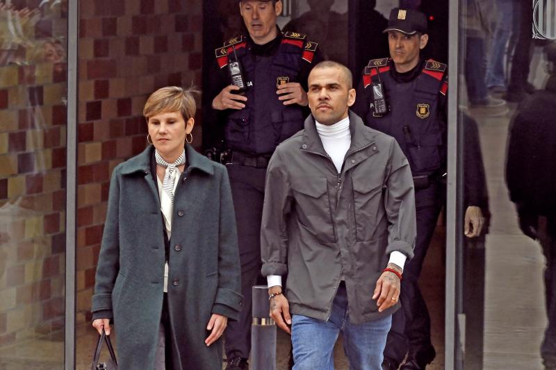 Dani Alves a su salida de la cárcel.