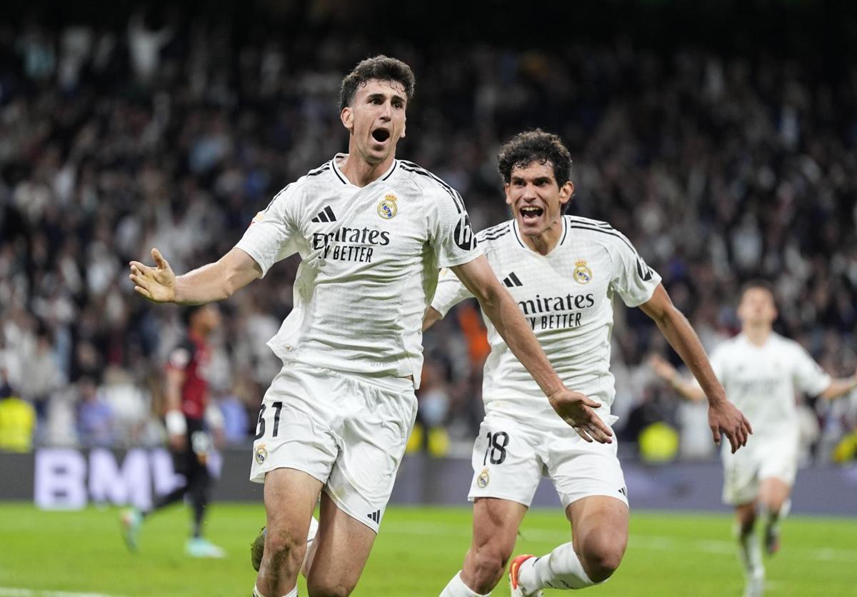 Jacobo Ramón celebra junto a Jesús Vallejo el gol que sirvió para que el Real Madrid tumbase el miércoles al Mallorca.