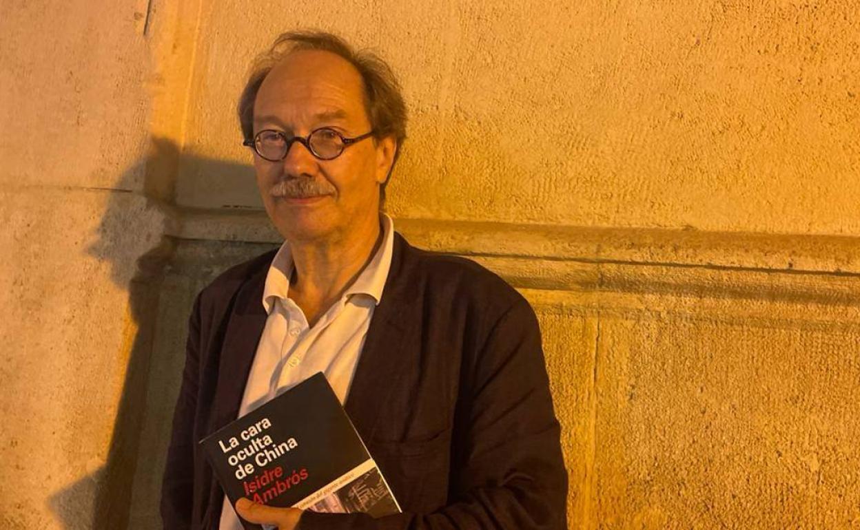 Cultura | El corresponsal Isidre Ambrós charla en Alicante sobre su libro 'La cara oculta de China'