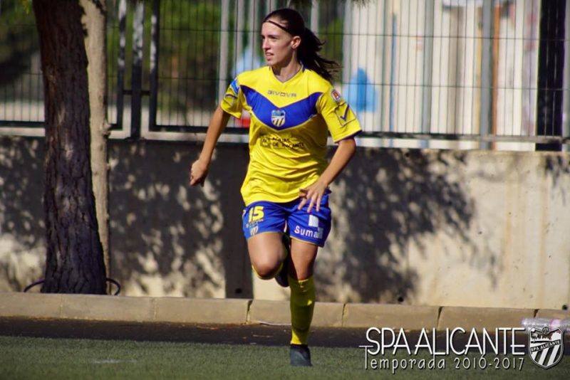 Eva Navarro en el Sporting Plaza Argel de Alicante.