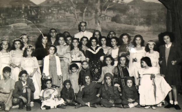 Elenco de 'Blancanieve' en el Teatro Principal de Alicante en 1947.