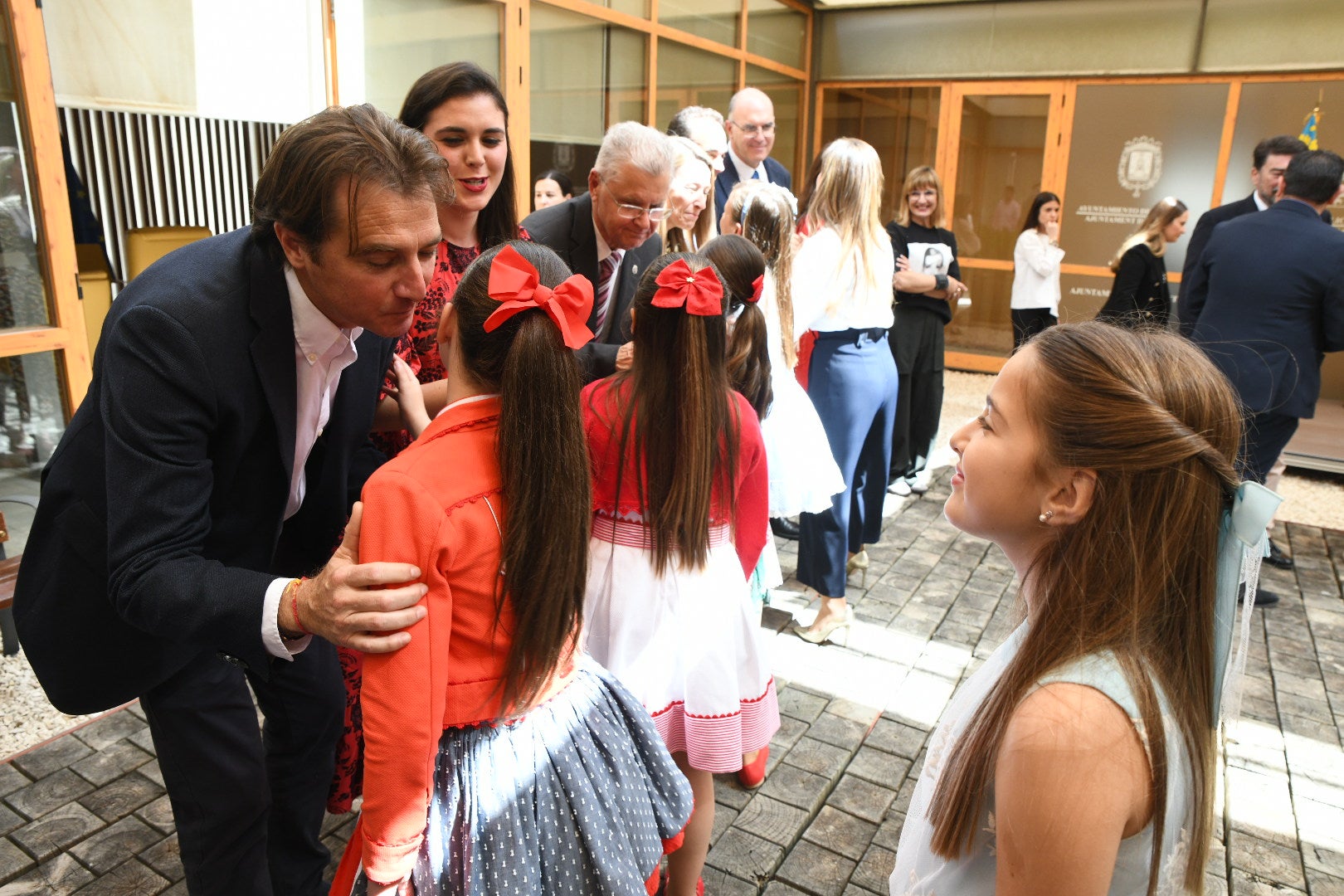 Alicante recibe a sus belleas del foc y dames d&#039;honor