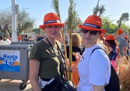 Svetlana e Irina de camino a la Santa Faz.