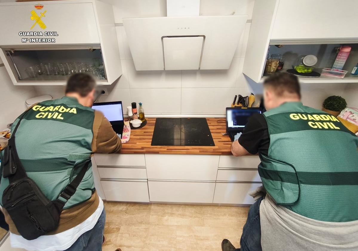 Imagen principal - Labora endurece las condiciones de las subvenciones al empleo tras el fraude millonario destapado en Elche