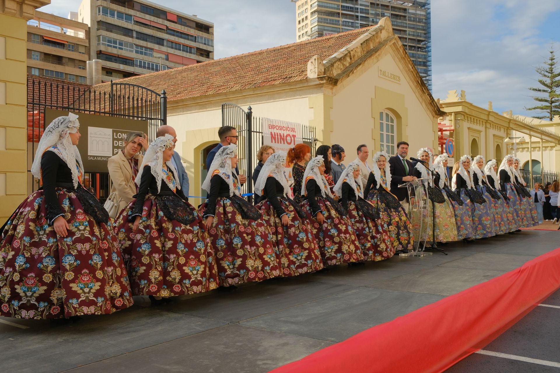 La inauguración y mascletà de la exposición del ninot, foto a foto
