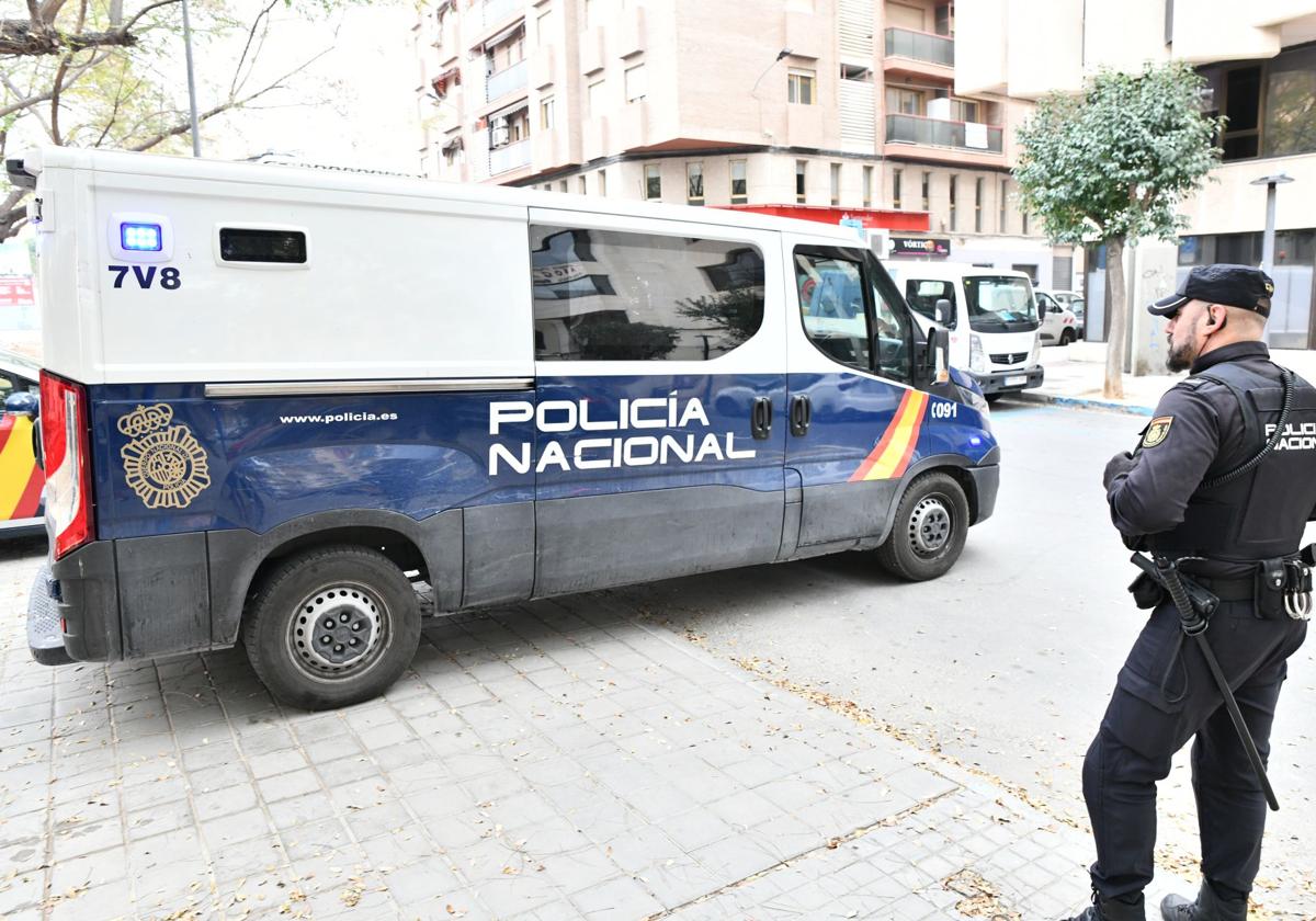 Libertad con cargos para el matrimonio detenido por convivir con el cadáver de un septuagenario en Alicante